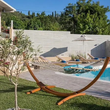 Pelekas * Mesokhórion