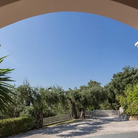 Pelekas * Mesokhórion